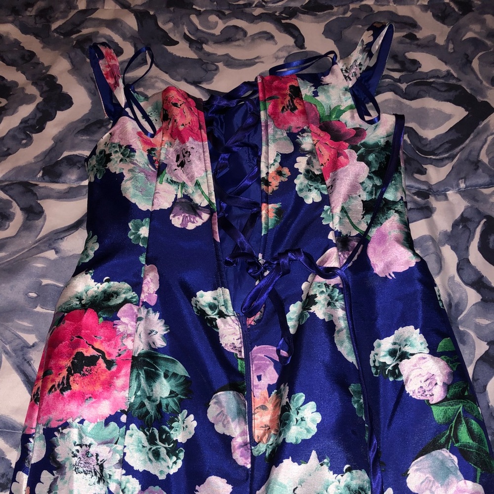 Dress - Picture 3 of 5